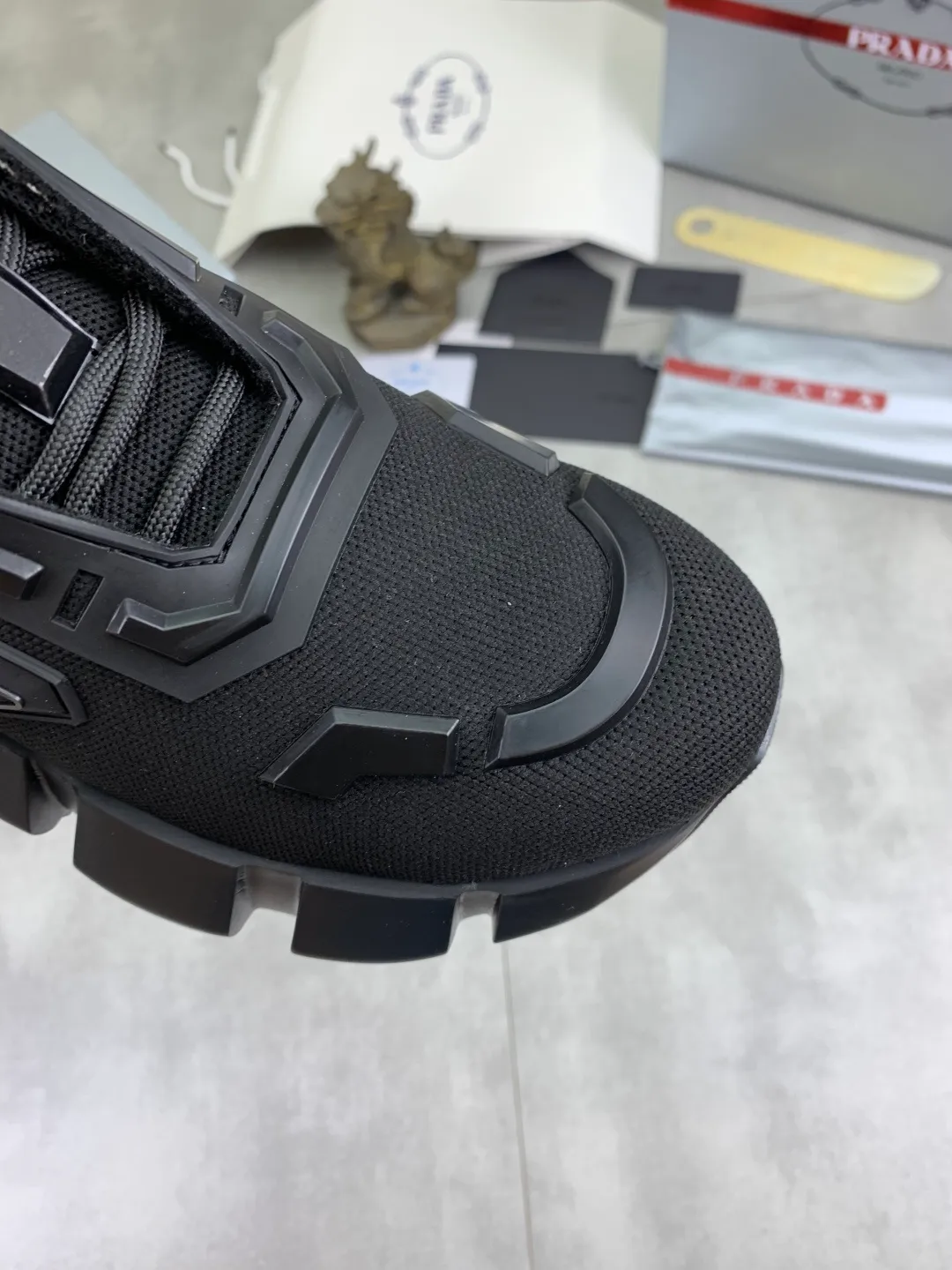 Men's shoes 💰P580💰 [New style] High version official website popular models are on the market, 🆘 Trendy brand (Prada) mainly promotes popular models, avant-garde and versatile fashion men's shoes private version mold opening, cowhide surface splicing 1:1.. Fashionable and simple, original imported cowhide lining cowhide feet; the atmosphere and personality are more fashionable, eye-catching and pursuing class. It will subvert the old idea and be a must-have for fashion trendsetters with you! Must keep it for yourself! Tall and comfortable, large and low, high-end quality workmanship. Size: 38-45; 4️⃣ colors available.